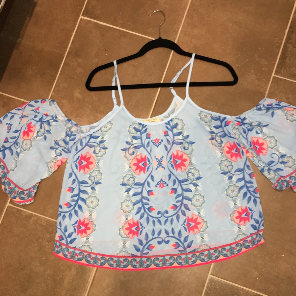 🎉 HP 🤩 NWOT - Flying Tomato Cold Shoulder 🍭